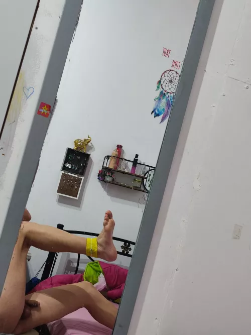 Lemme rub your cock with my soft feet