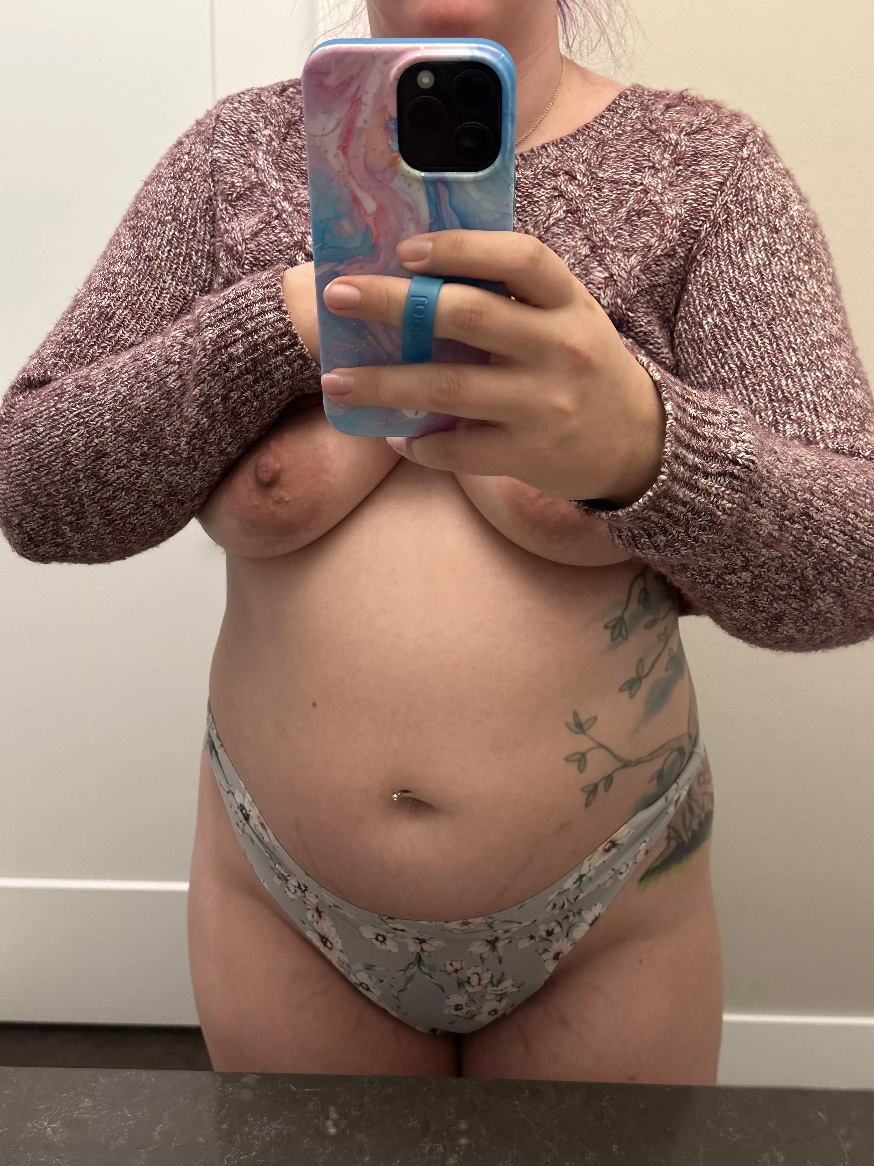 My husband doesn't know- I'll be online in an hour- chaturbate.com/myhusbanddoesntknow