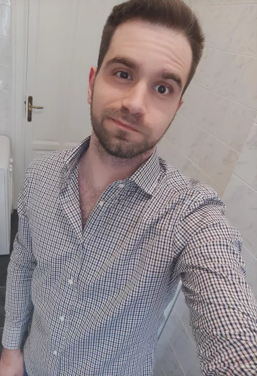 oh man, I truly don't know how to take a normal selfie. 🤷‍♂️