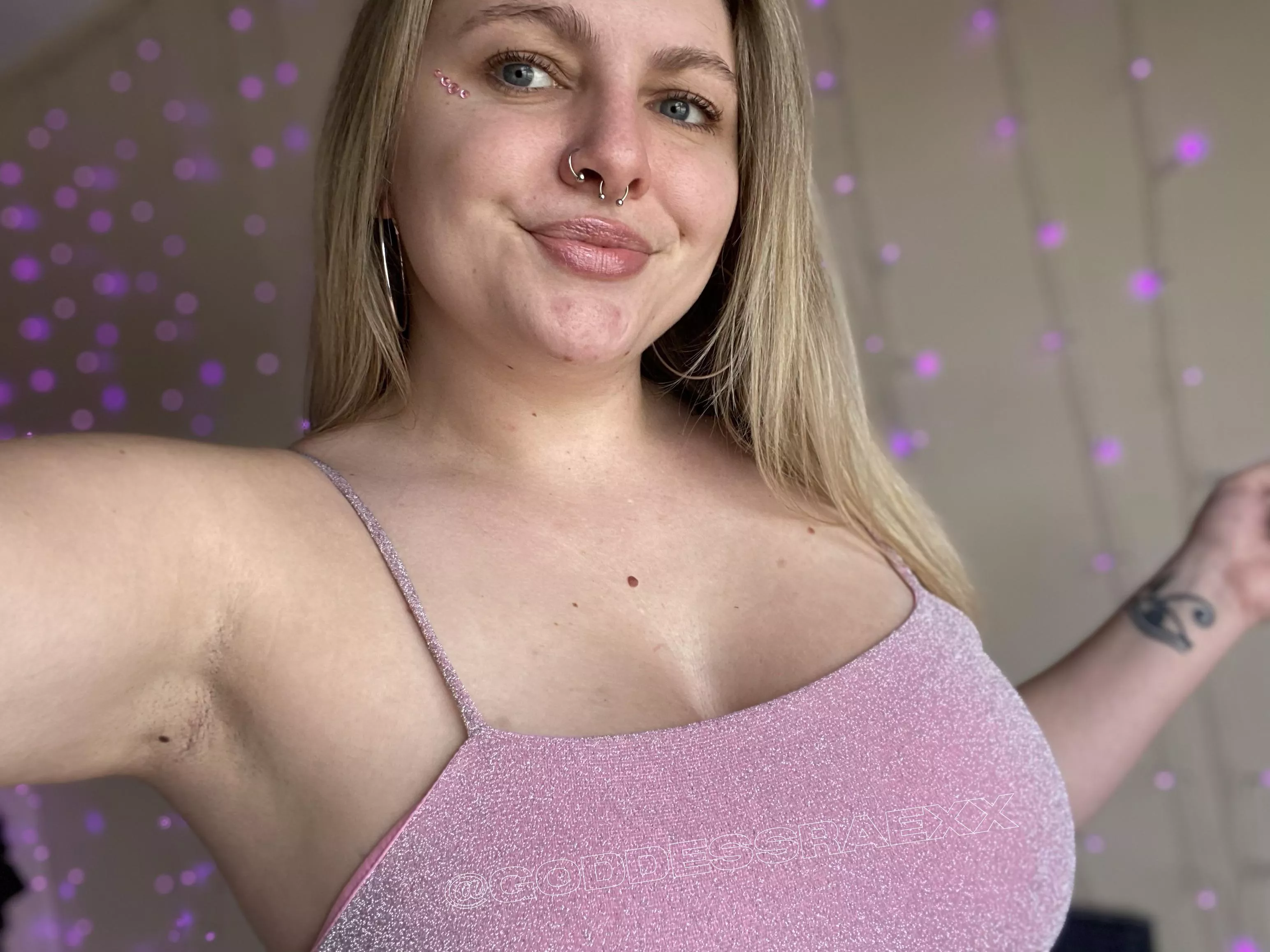 On Wednesday’s we wear pink (and simp for My armpits!) 💗