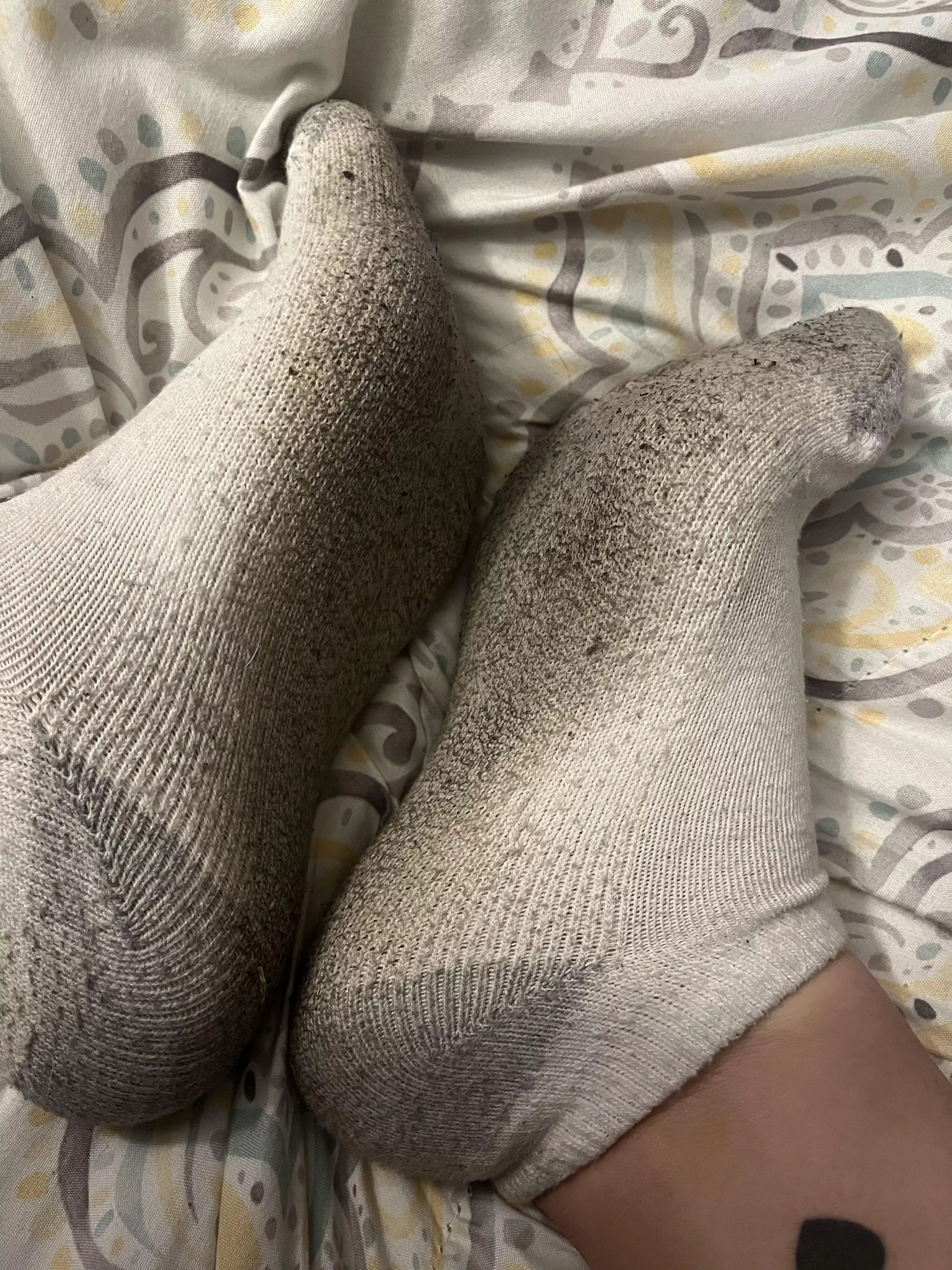 [Selling] 29 US Milf ⭐️Verified⭐️ 4 days wear so far ! Who wants to claim mommy’s sweaty socks 🤤