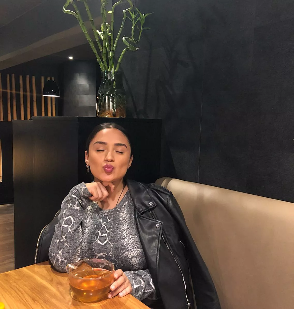 Snakeskin top holds it