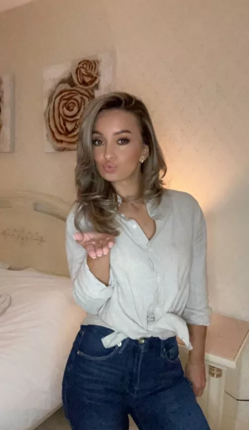 someone willing to get horny