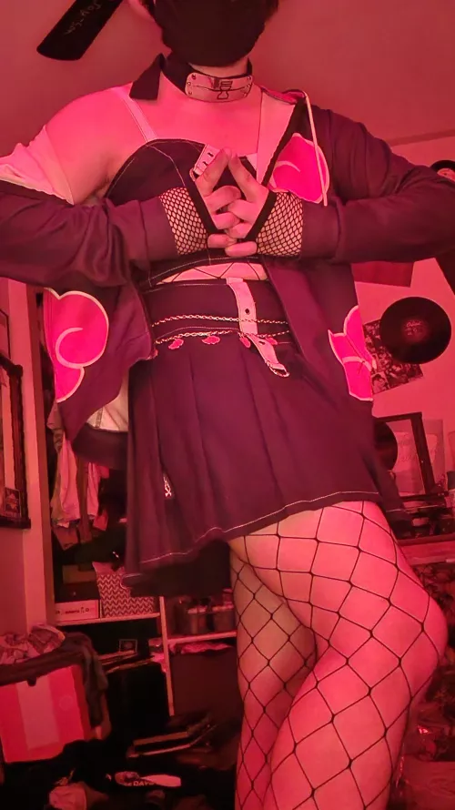 sorry for reusing the same outfit again, I have more stuff on the way :3