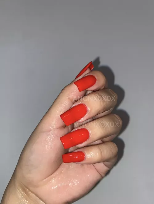 The red pops more when my nails are wet 💦