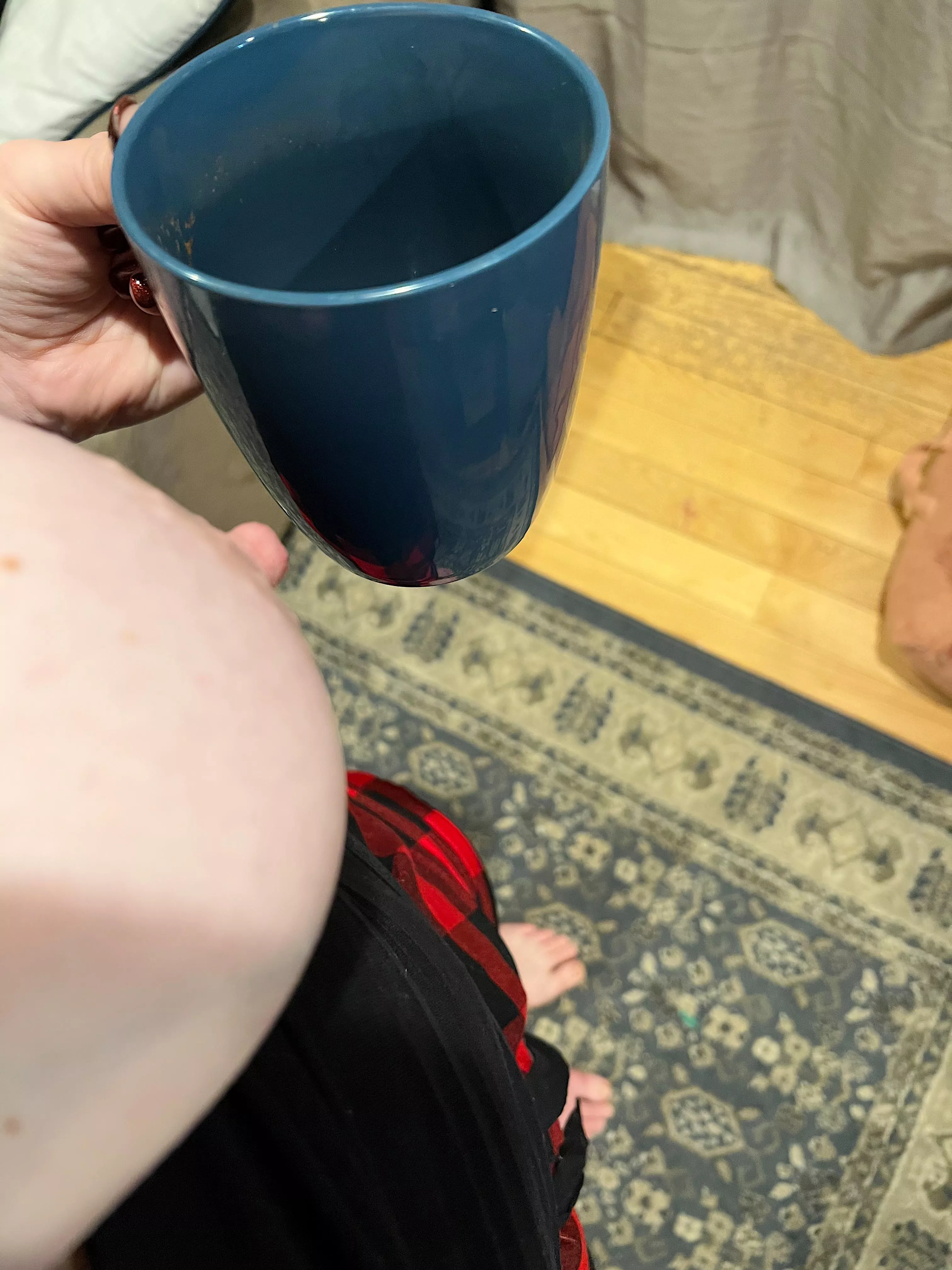 This is a pretty big mug. Cum and give me a hand?