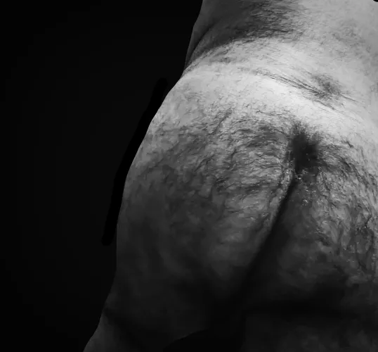 This is my first time ever taking an ass pic, I had always been embarrassed by how hairy it is 😖