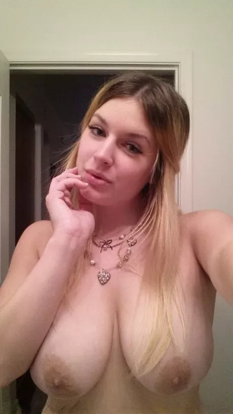 Wanna cum my tits? Dm.