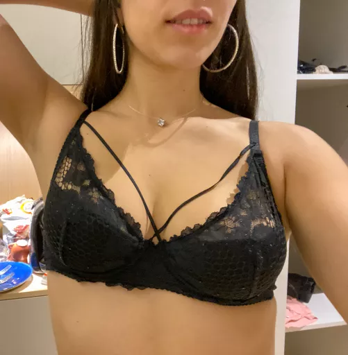 Where are you licking first? Pits or tits? 👅