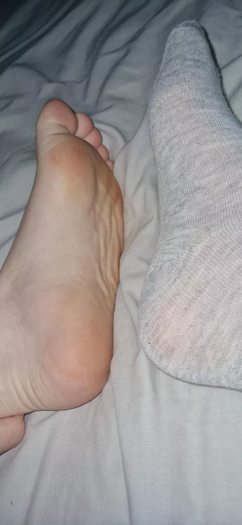 Who likes my cute femboy feet?