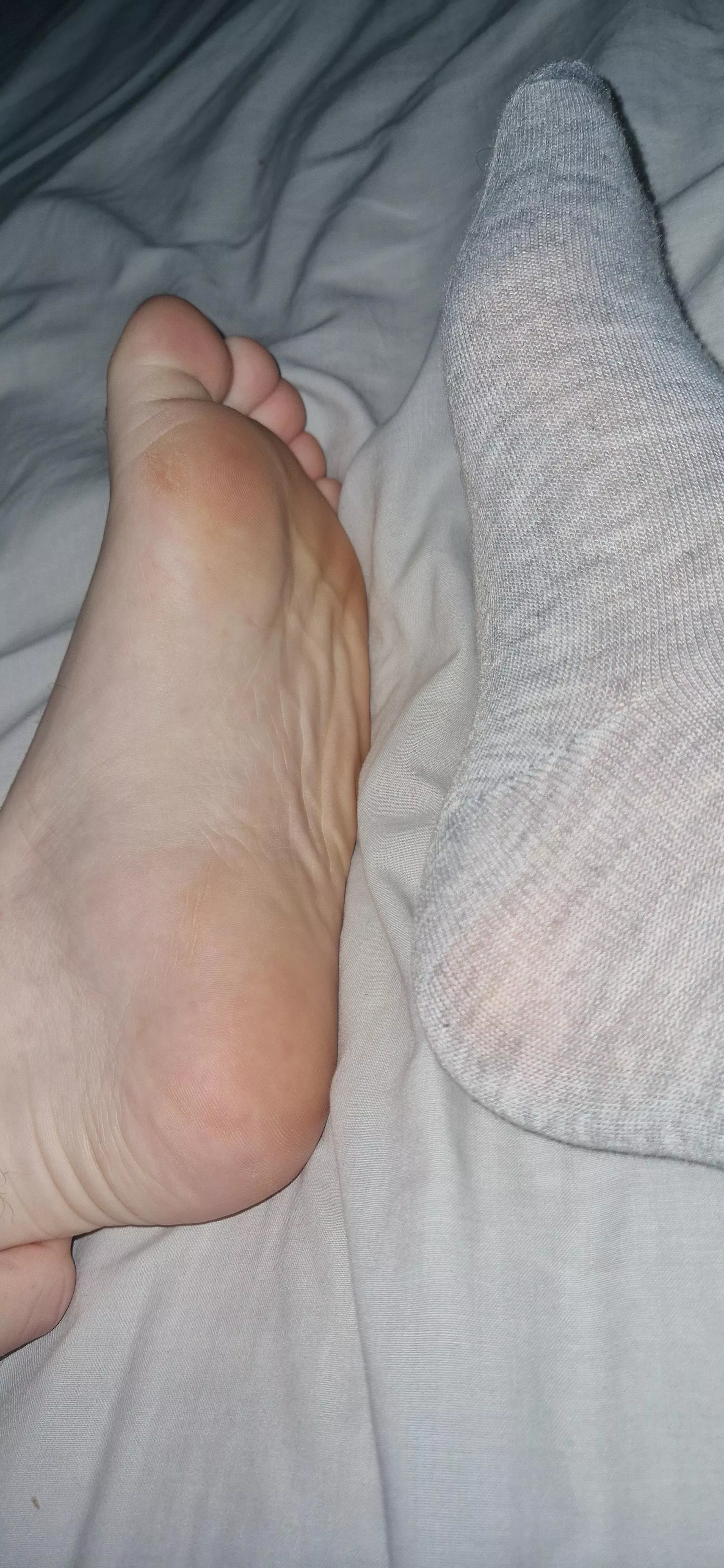 Who likes my cute femboy feet?