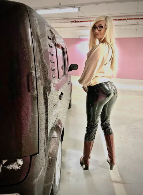 You love my my pvc-leggings, don’t you?