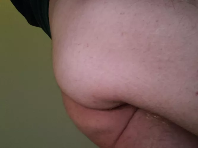 [19] Anyone wanna try my little hole