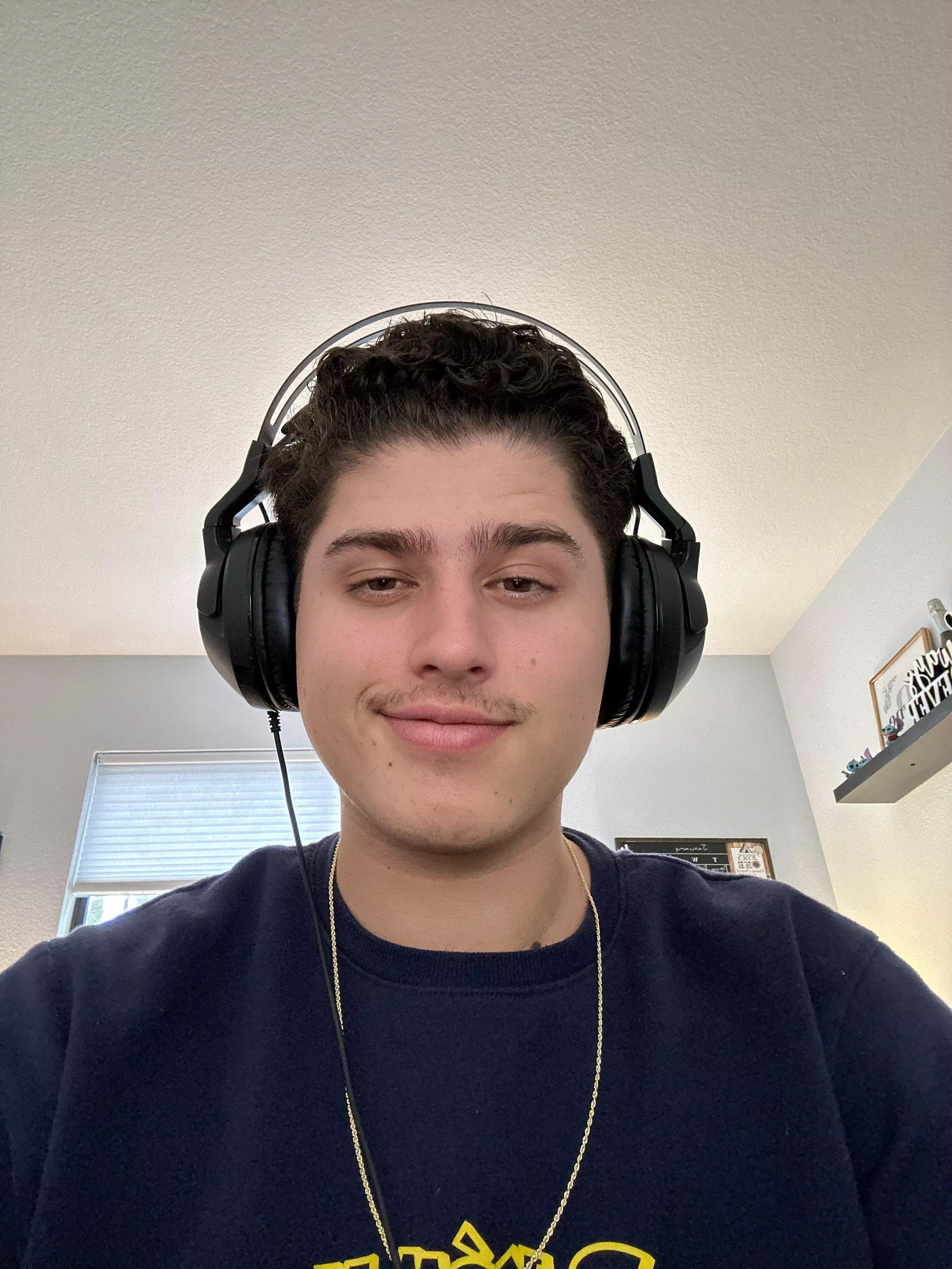 20 M; Not horny yet but trying to be honestly, I’m bored and looking for fun ;) no blue chats just red please! Dylan_octane