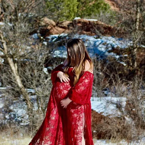 36 weeks pregnant, lace, nude, and snow 😍😝