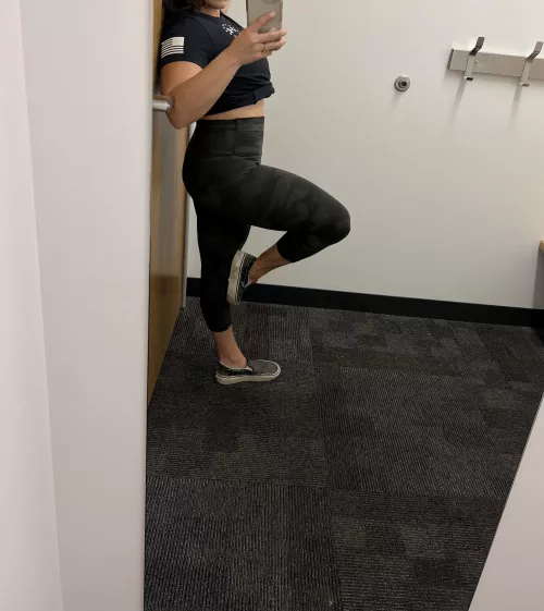 38f mom locker room style