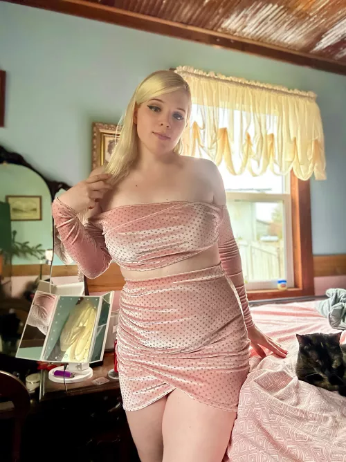 A curvy tgirl for you this morning 💝