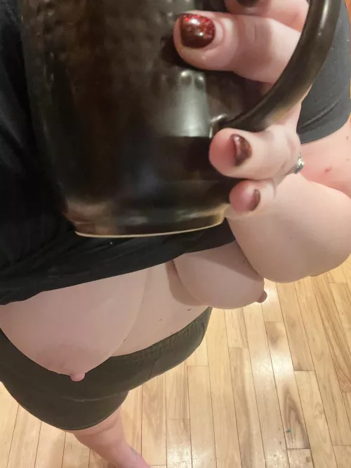 A little alone time before the family wakes up. Morning y’all ☀️