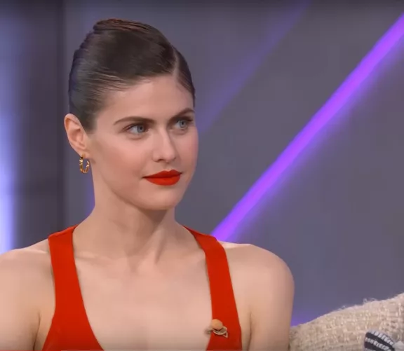 Alexandra Daddario (01/04/23)