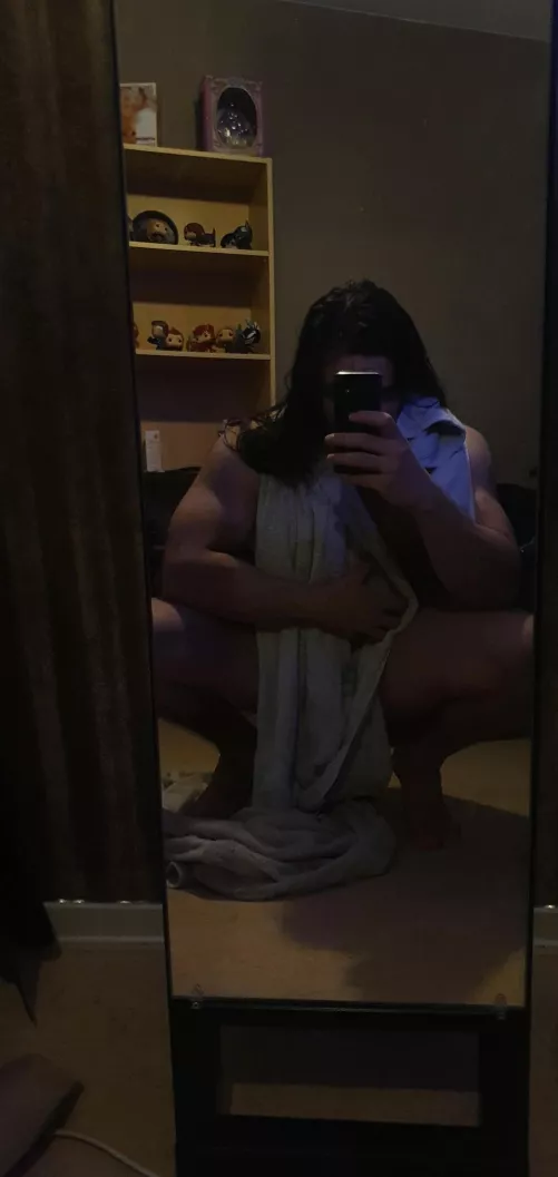 Anyone wanna be pinned down by my arms, and railed?😈