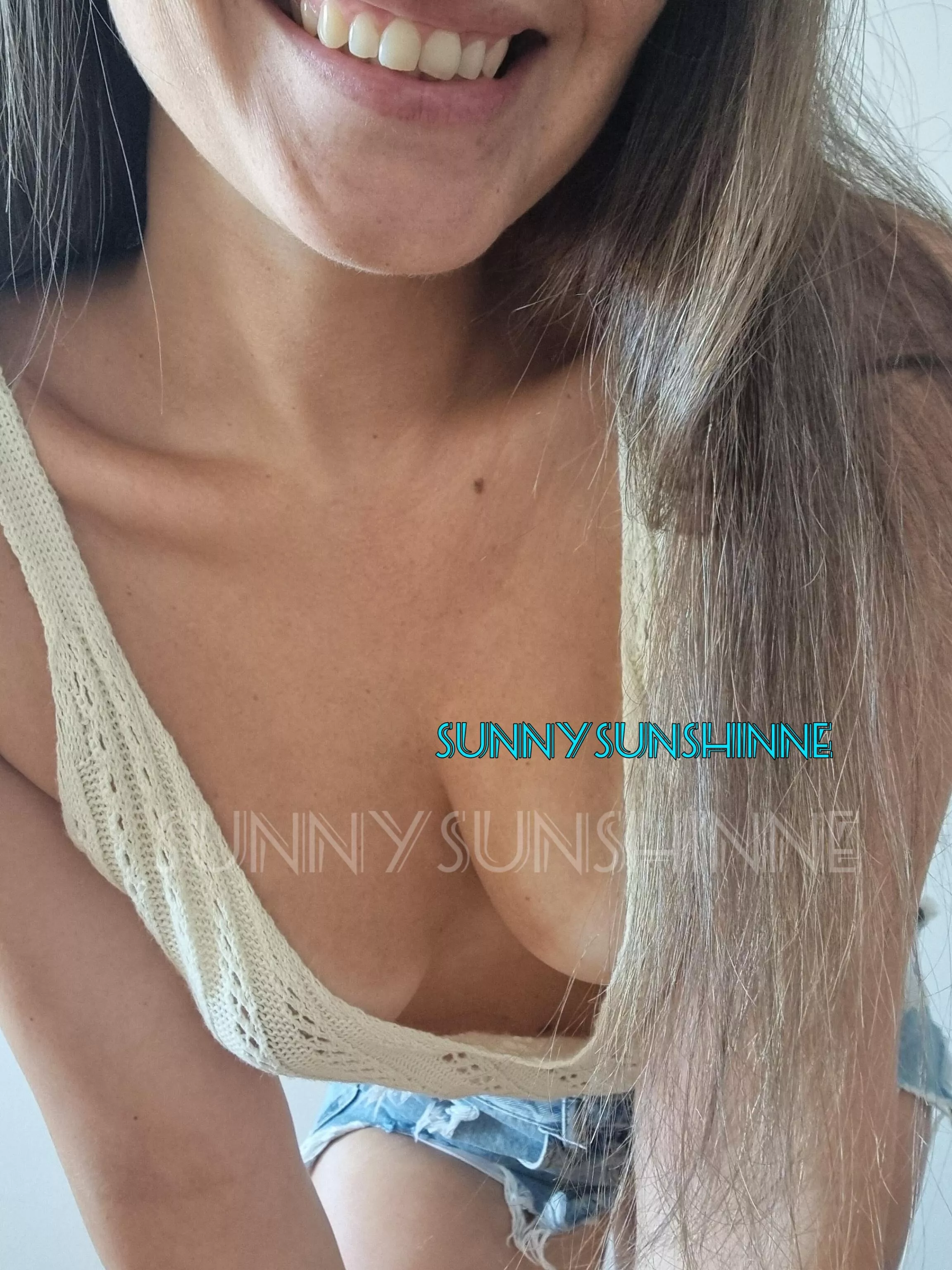 Are you looking at my smile or has your gaze gone somewhere else?😏