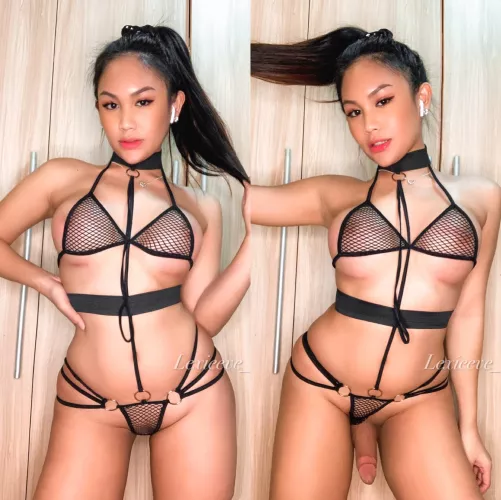 Are you team tucked or untucked? 🍆👅