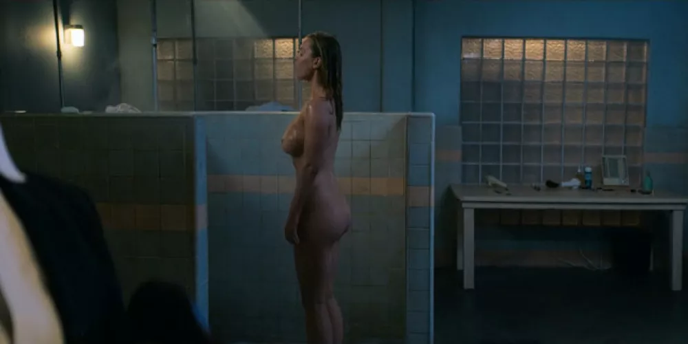 Betty Gilpin Hits the Showers (Glow 2018)