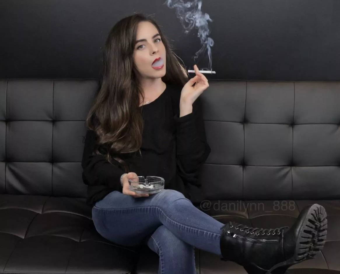 🦋 Blue-Jean Baby 💙 L.A. Lady 🚬