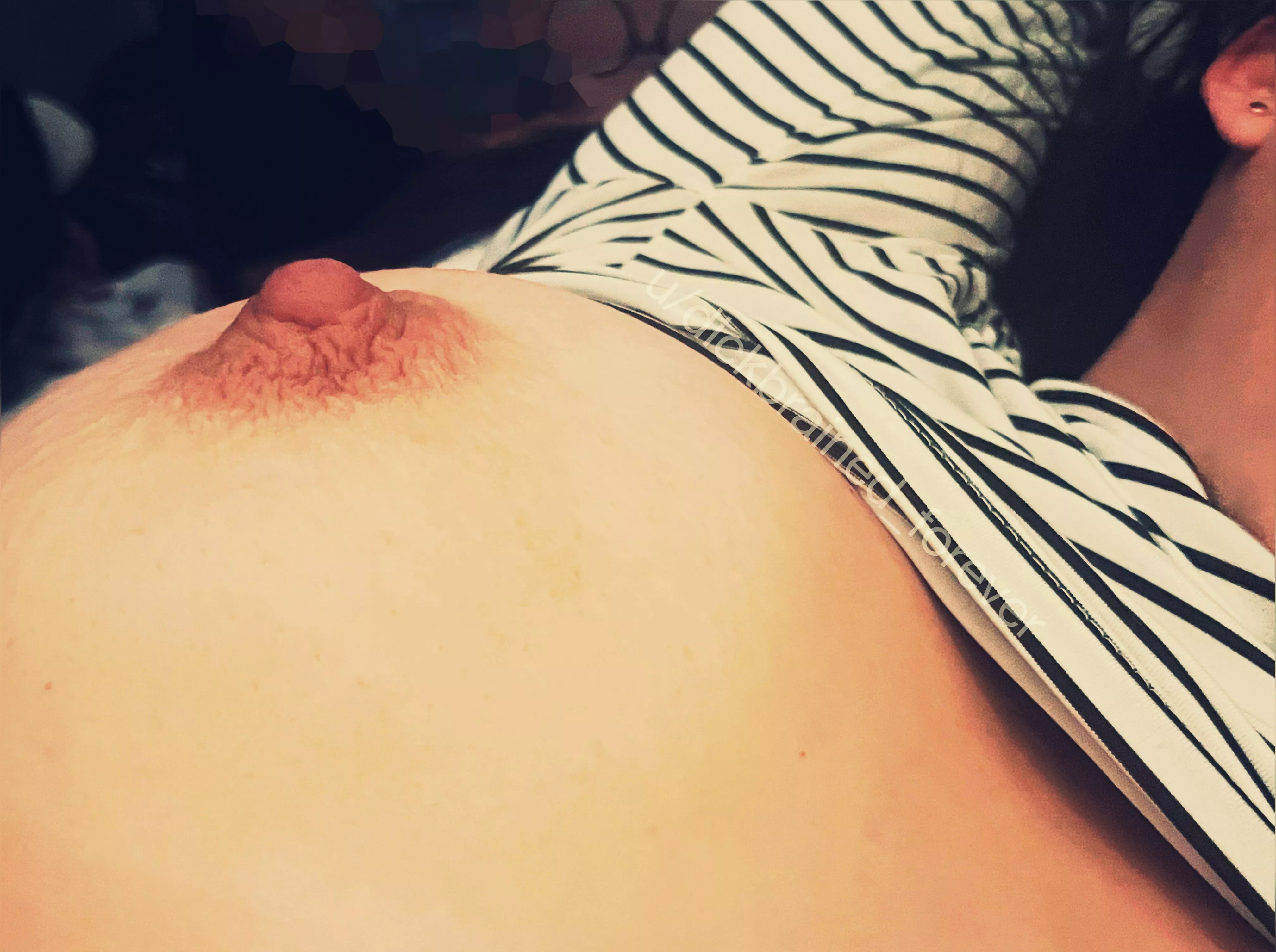 Can’t believe no one is into hard nipples anymore!!🙄🙈 [f]