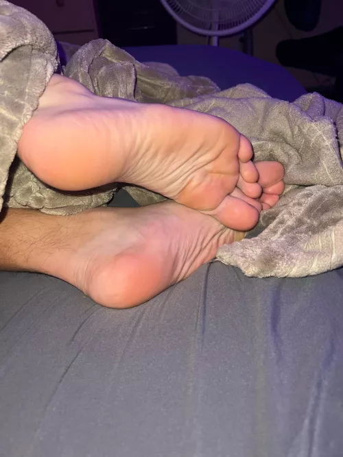come worship these feet and check the link in my bio to see me stepping on my camera 😈