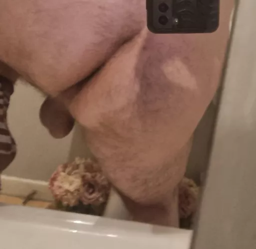 curious guy here with my first butt pic lol