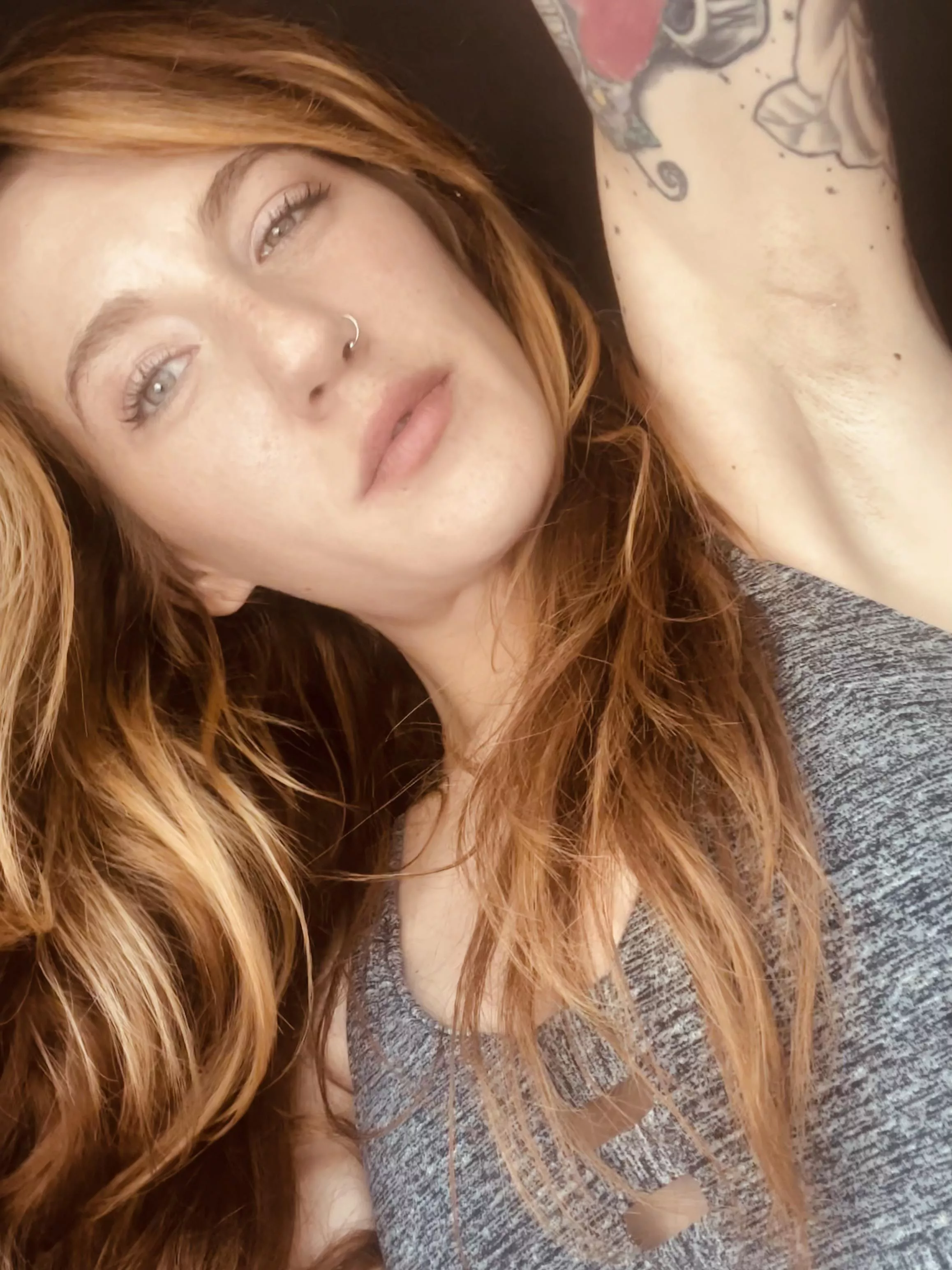 cute little stuble & gym sweat 💧 who's sniffing 1st? say hi 👋🏻 in the comms below ⬇️