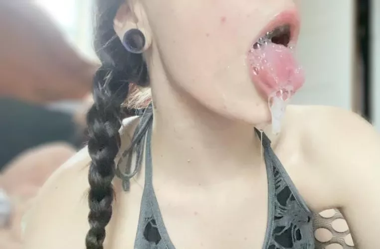 do you like my wet tongue? 👅💦