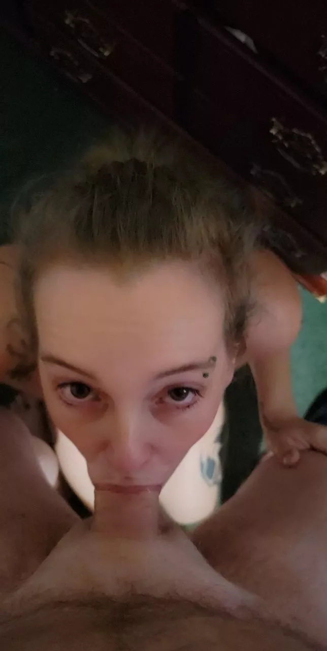 Eye contact while I gag on it 🥰🥰