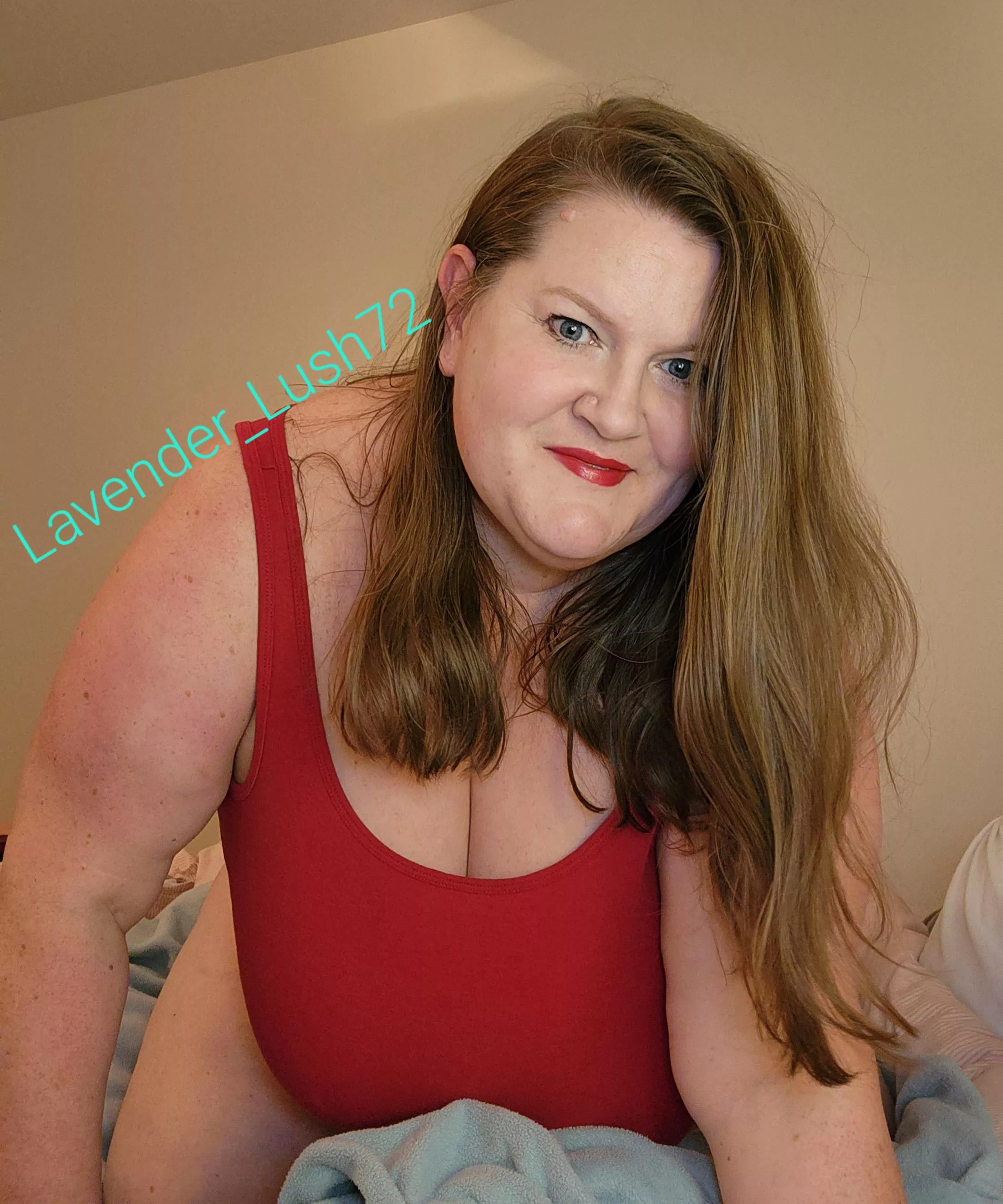 Feeling sexy in red, be my playmate [F50]