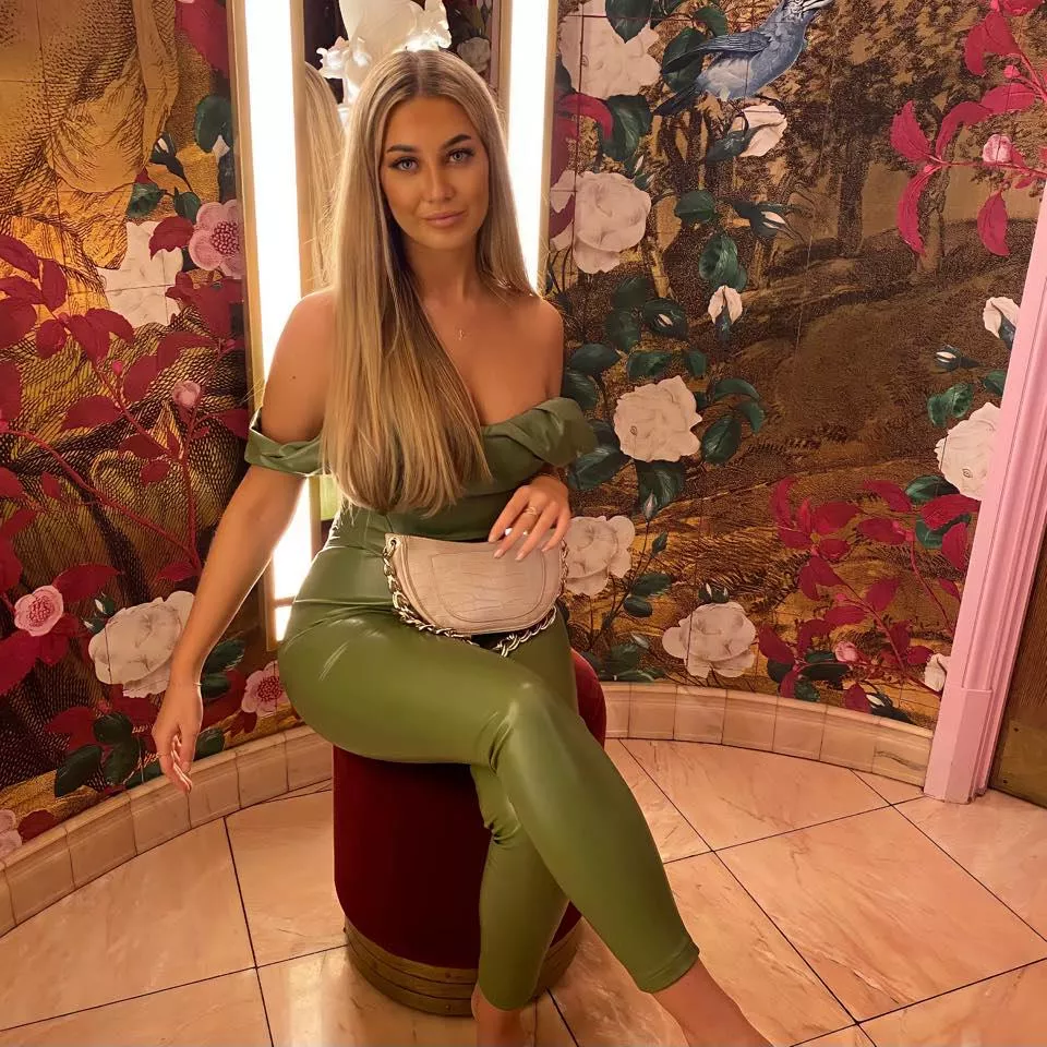 Filthy Welsh bird Ellie loves men looking at her