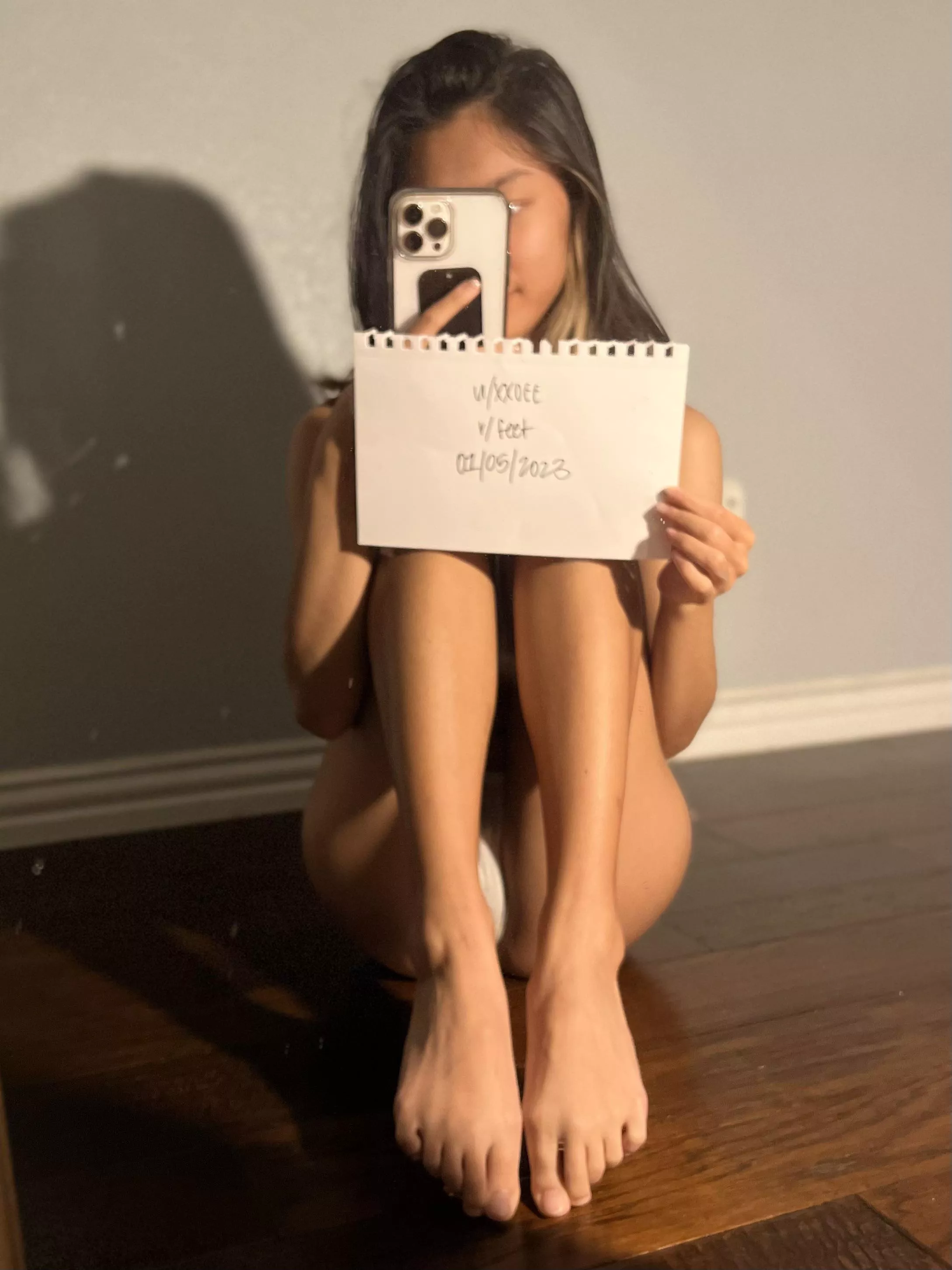 helloo~ first post! how we feelin abt my feet?