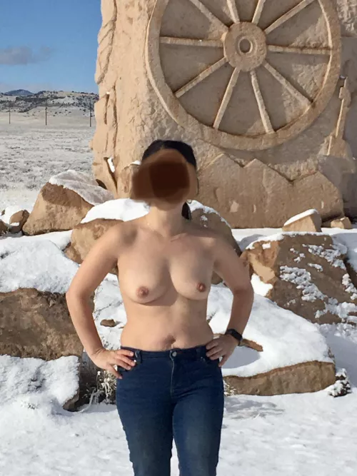 Hope you like! Next to the highway and monument.