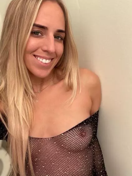 Hubby is finally letting me try another dick. And I’ve only ever had one!