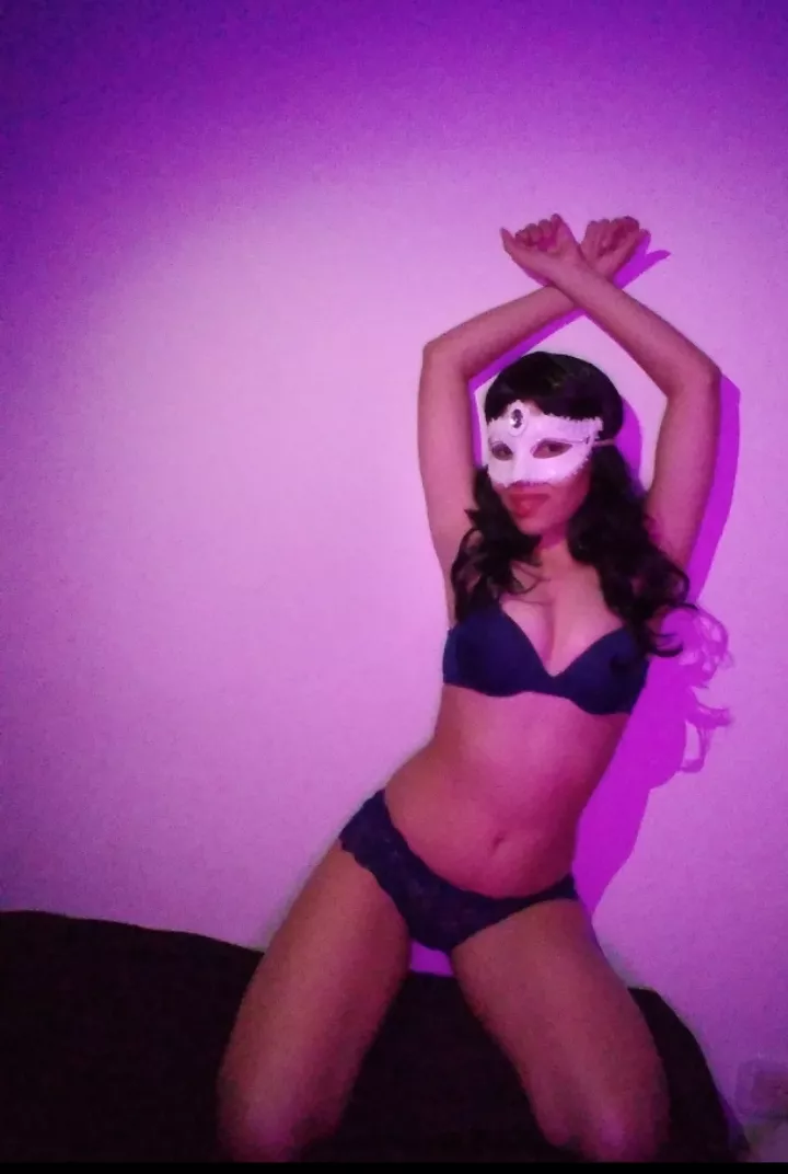 I like when you support me: at the table or against the wall, for example. 🤭 link below