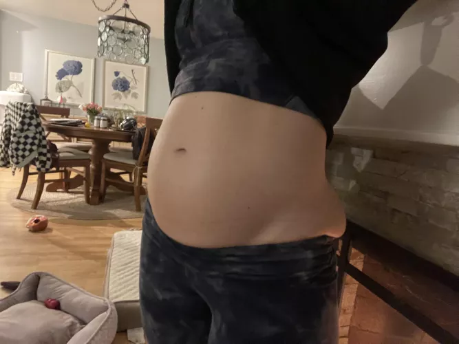 I’m starting to spill out of these leggings 🤭