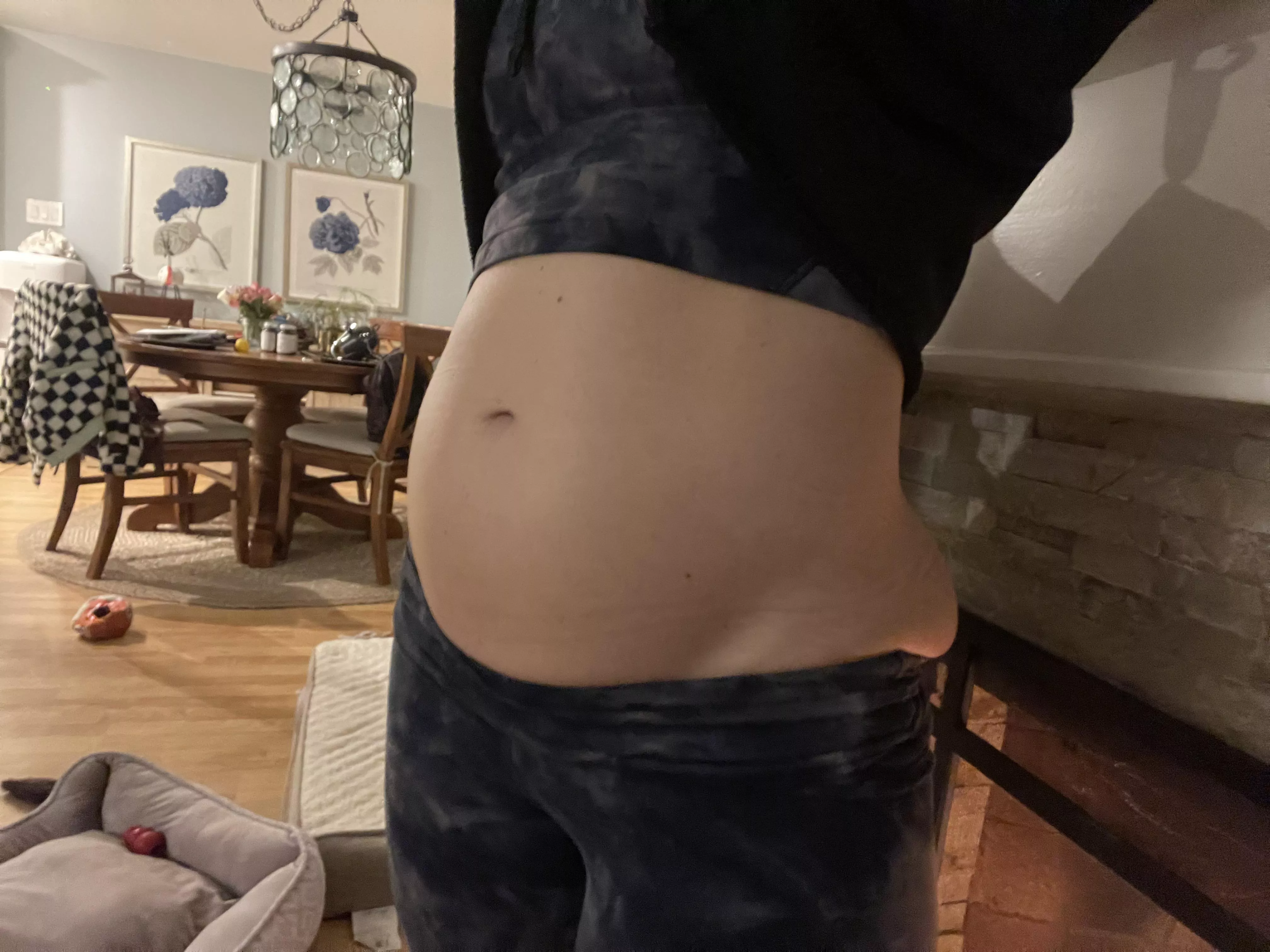 I’m starting to spill out of these leggings 🤭