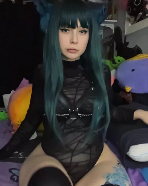 In need of a new scratching post 😒