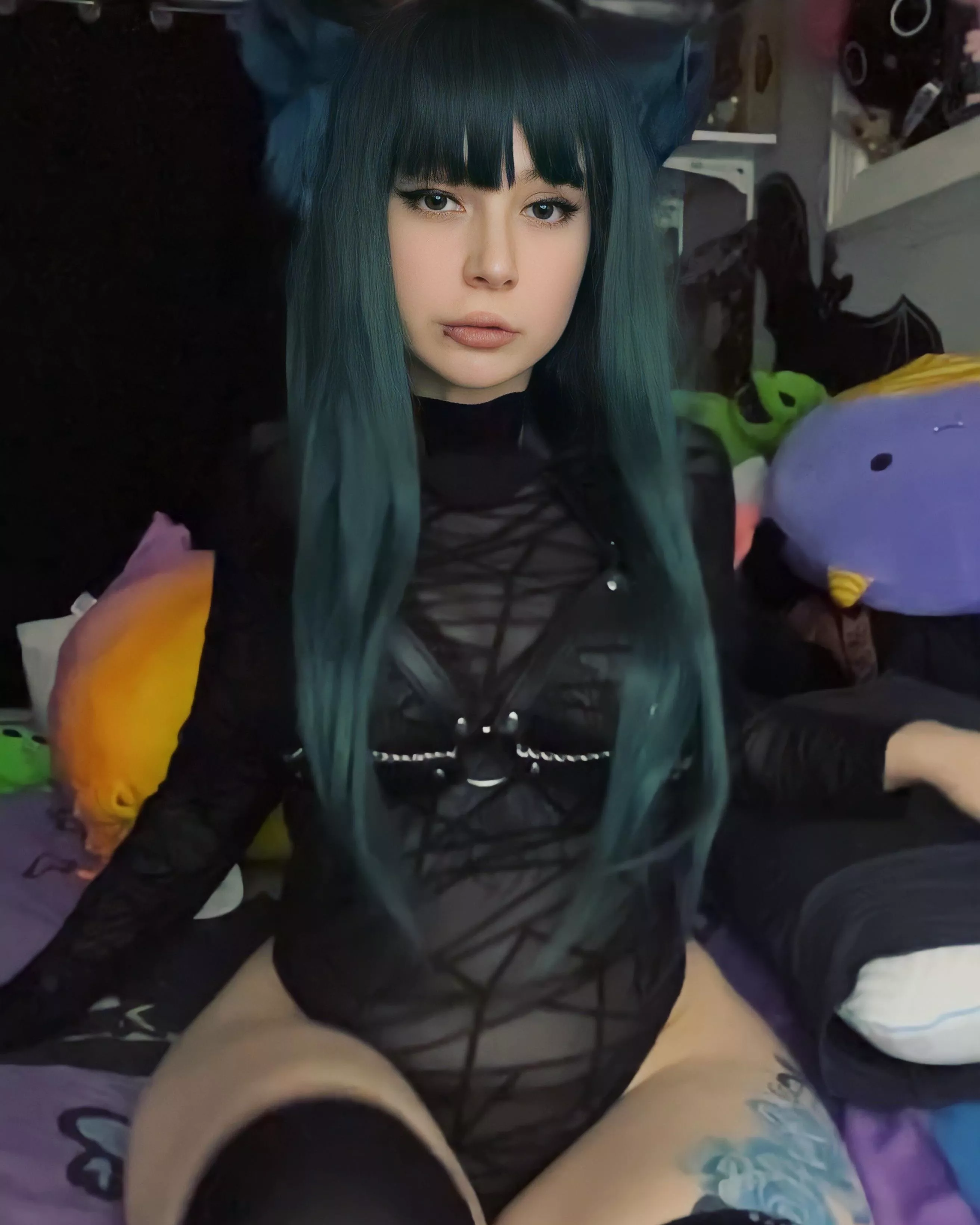 In need of a new scratching post 😒