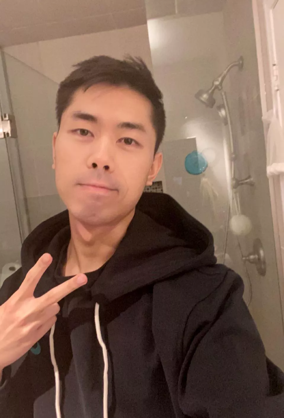 Just a gaymer looking for some gaymer friends 🥹 Currently playing Overwatch2 and Fortnite