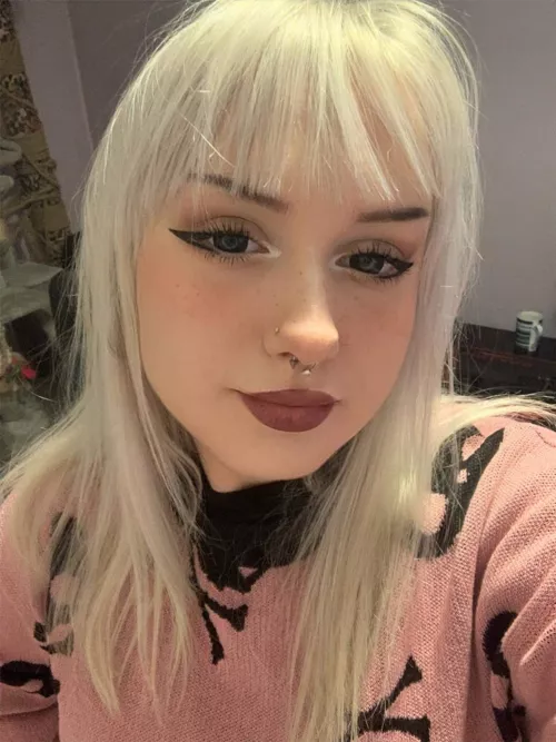 need a gf that tries to give you a boner all day? <3