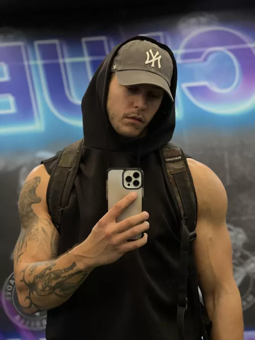 New to Reddit ✌🏼is it okay to promote our OF here? (If it is, ask for it in comments). If not, just hi 😁