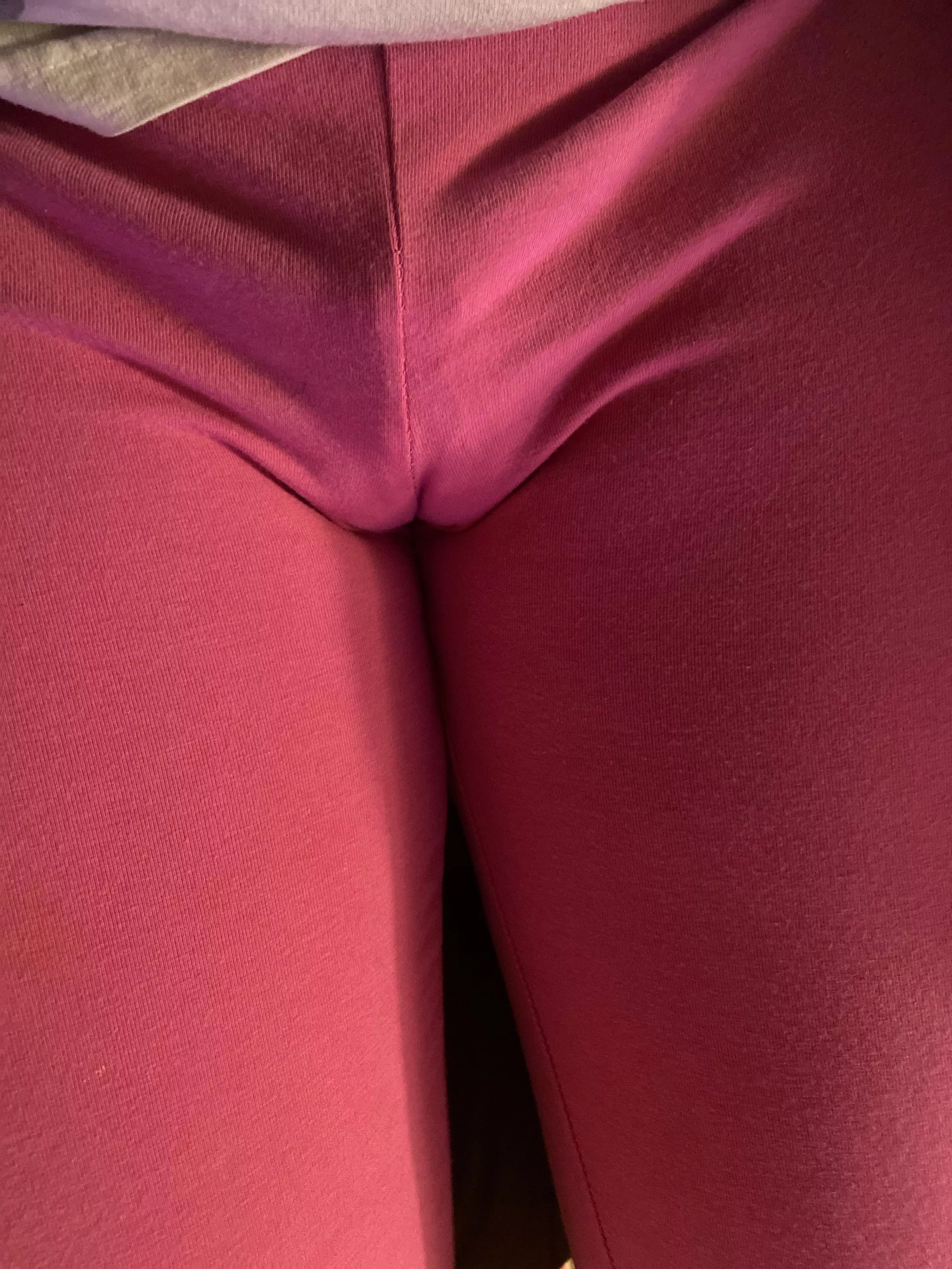 Omg 😍 my new flat clitty cage makes me look like I have a camel toe lol