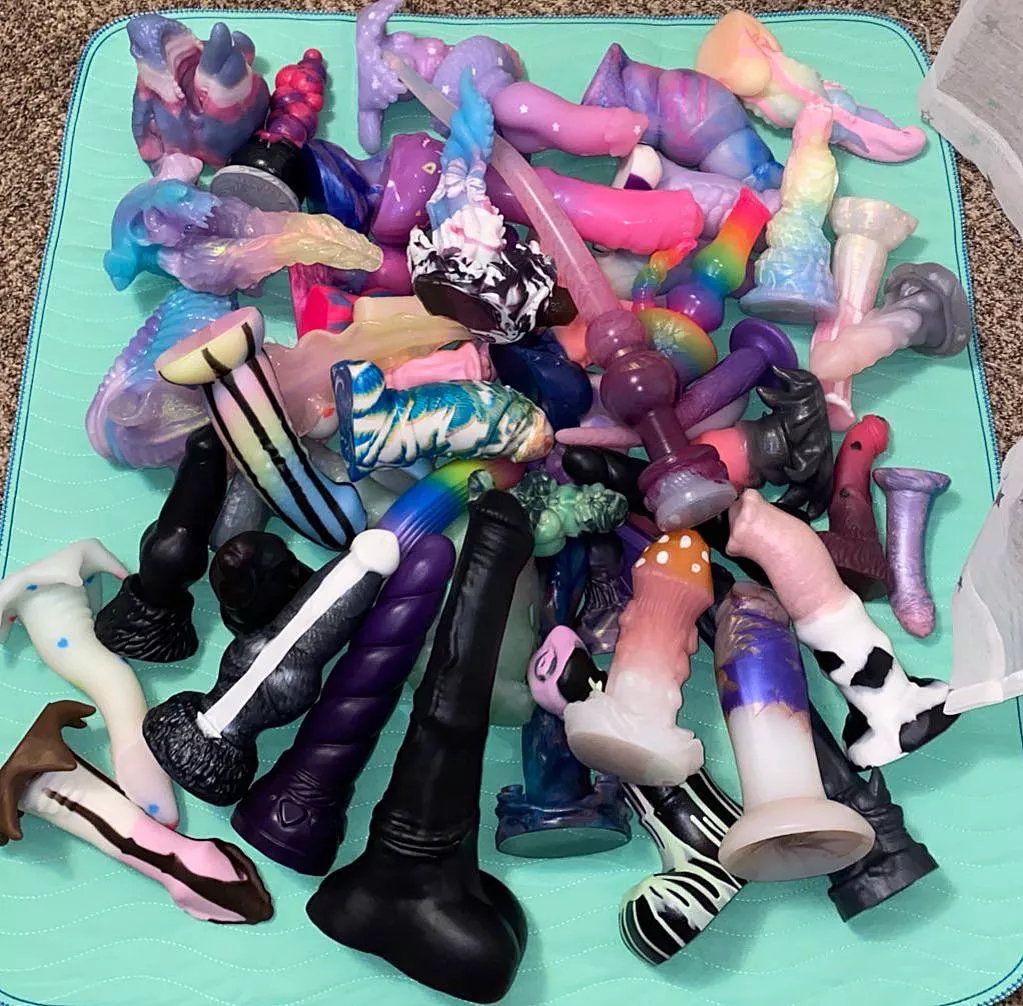 Pig pile 🐷 Cleaning and rearranging my collection today!