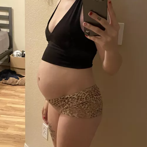 Pregnant milf for breakfast